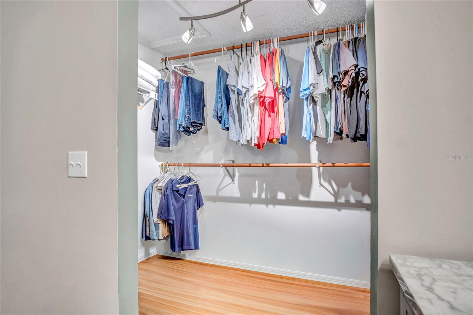 COUNTRY LANE - Residential