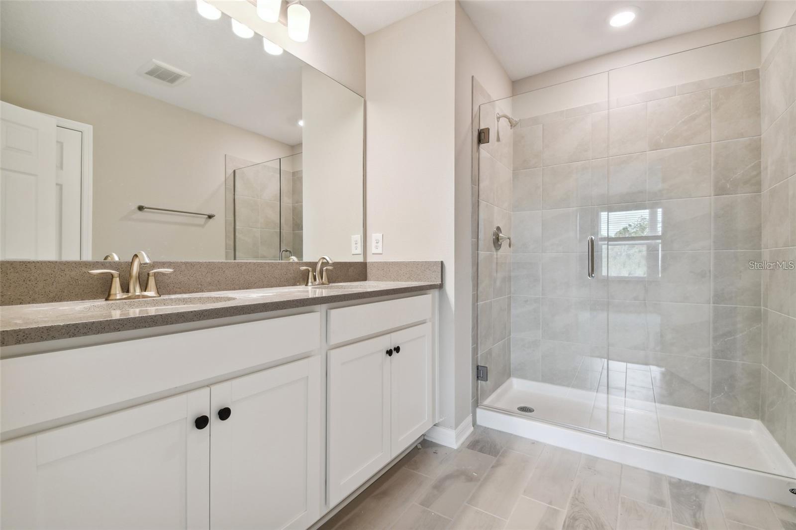 TREVESTA PH IIIC & IIID - Residential Lease