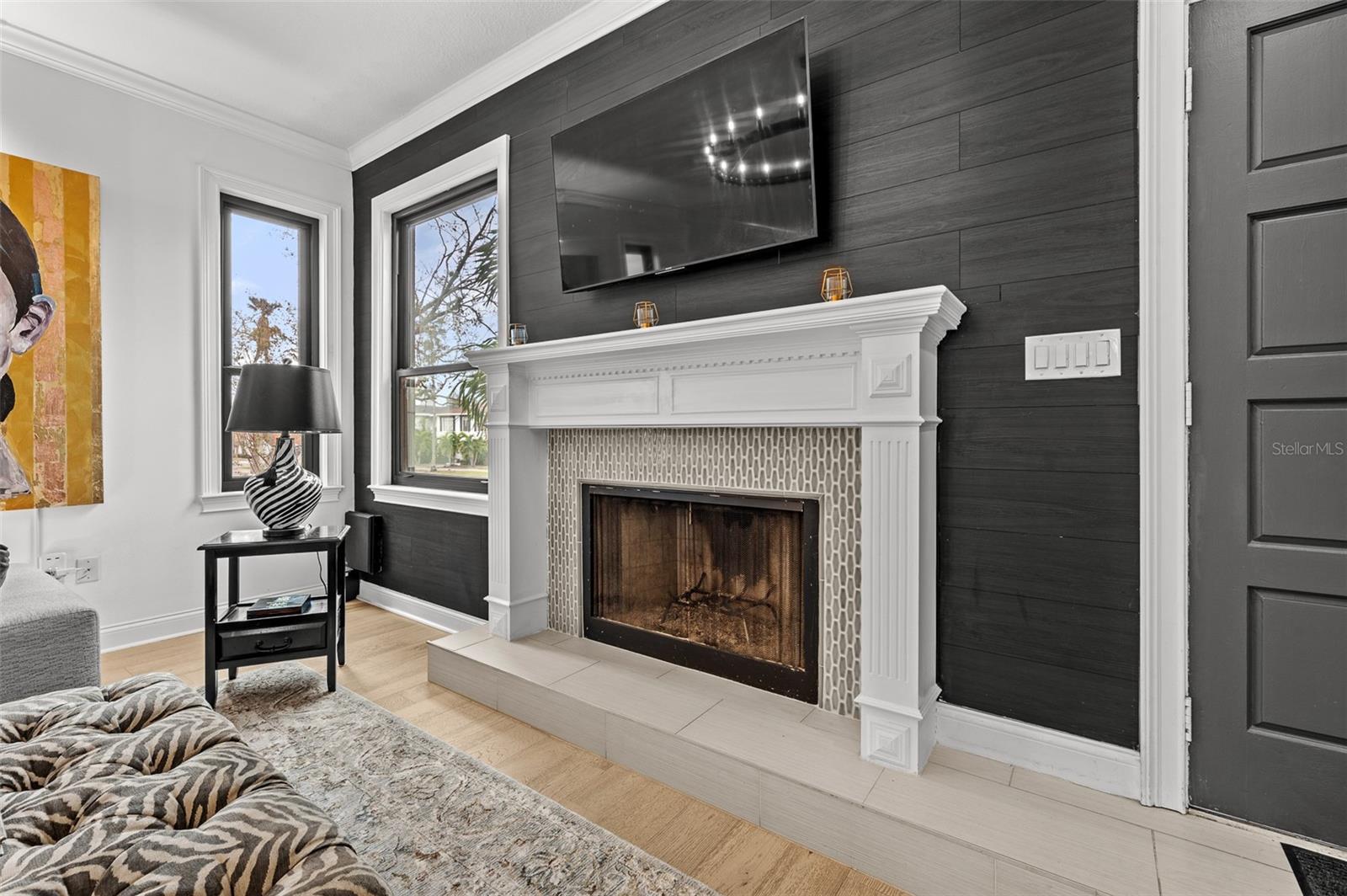 162 E DAVIS BOULEVARD