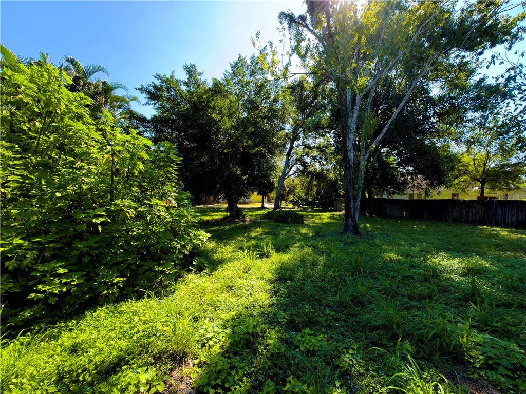 Photo of 2423 Hickory Avenue, Sarasota, FL 34234 (MLS # A4709144)