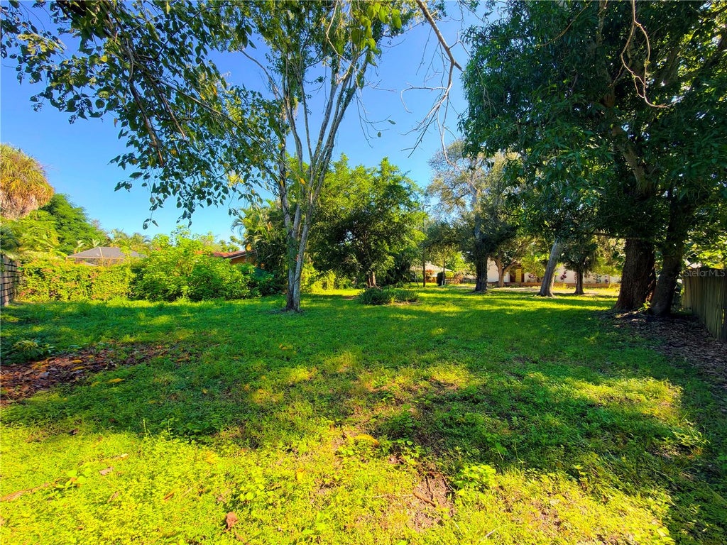 Photo of 2423 Hickory Avenue, Sarasota, FL 34234 (MLS # A4709144)