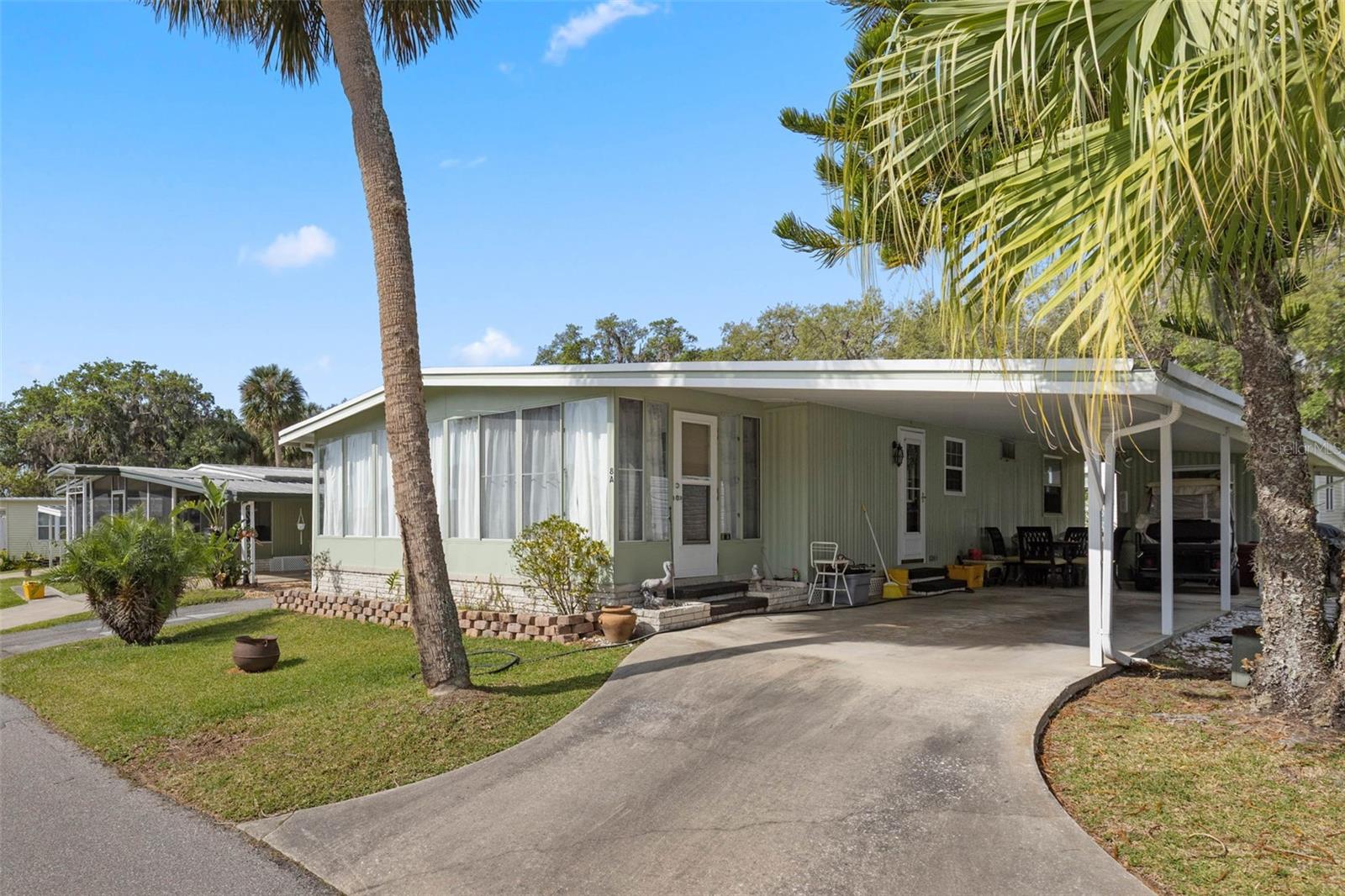 8 COCOS PLUMOSA DRIVE A