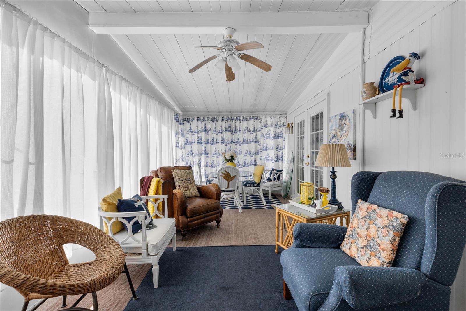 8 COCOS PLUMOSA DRIVE A