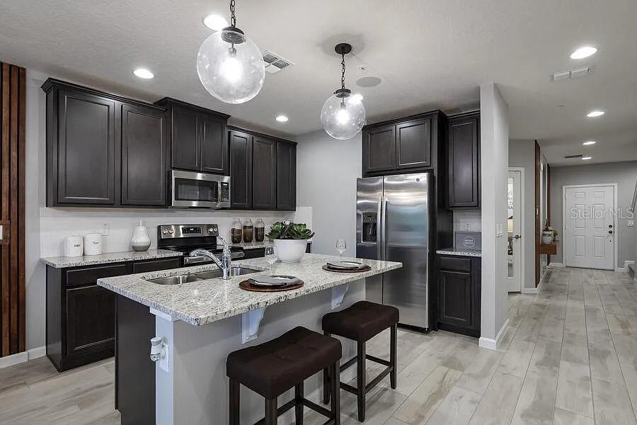 HIDDEN LAKE RESERVE - Residential Lease