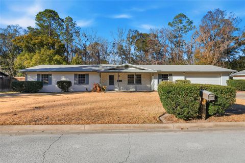 Photo of 10002 NW 6th Place, Gainesville, FL 32607 (MLS # GC537380)