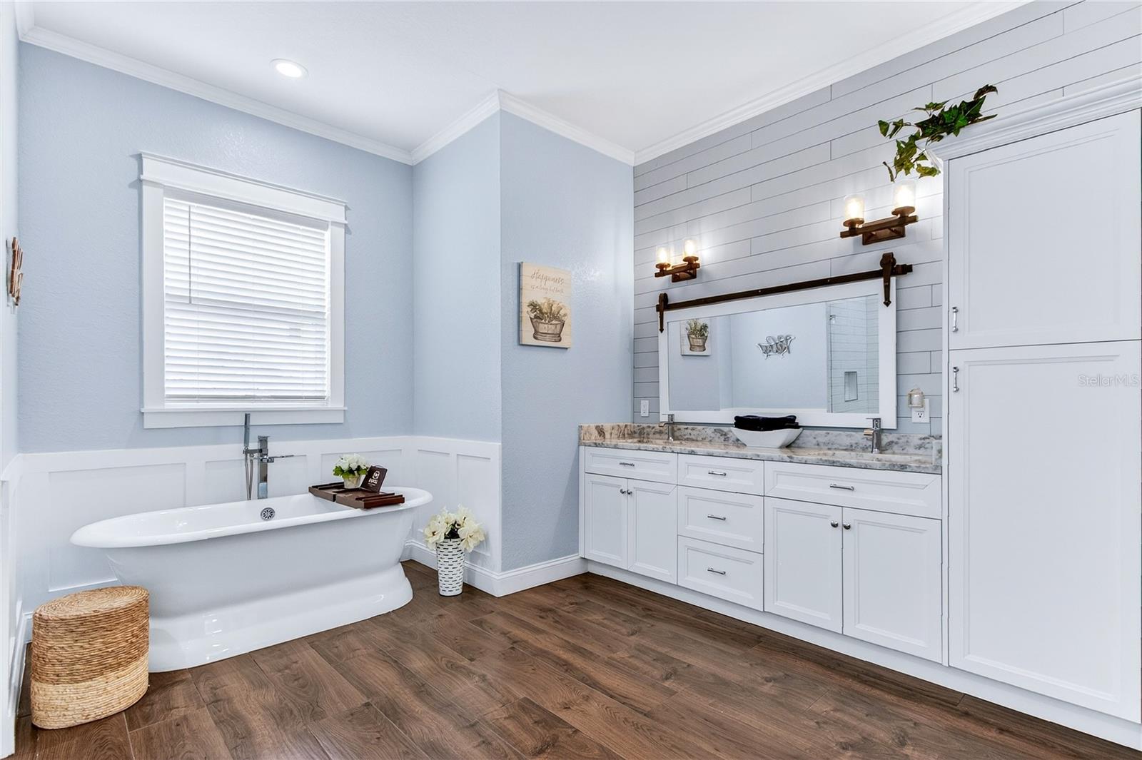 CHRISTMAS ESTATES - Residential