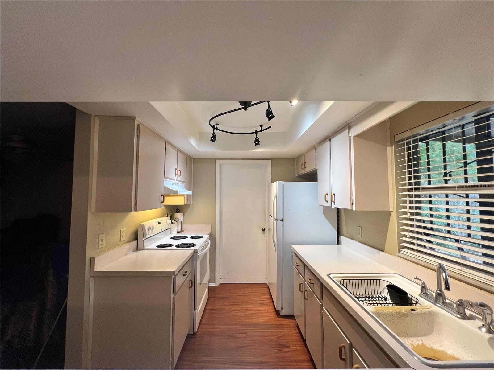 HIDDEN OAKS - Residential