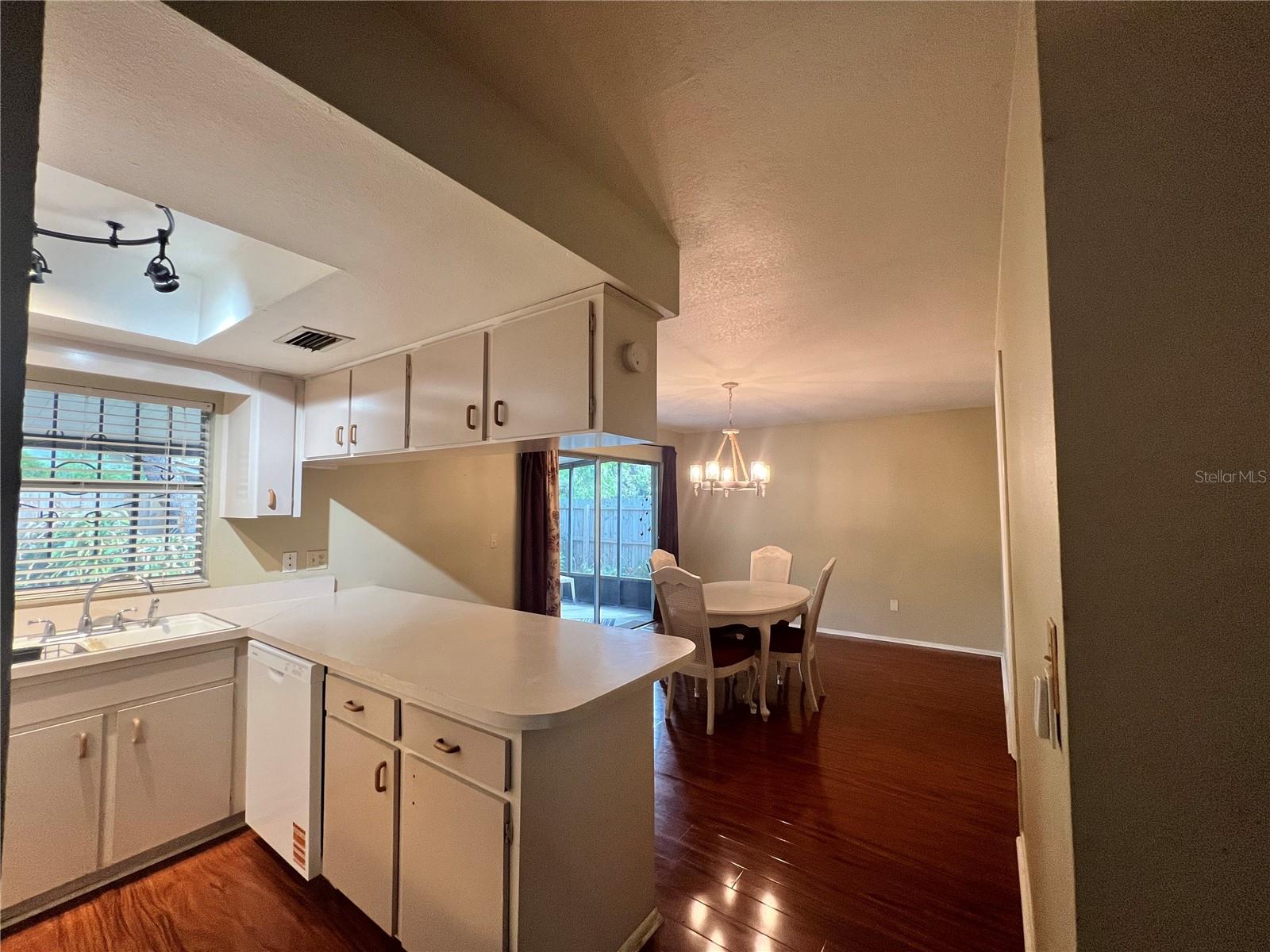 HIDDEN OAKS - Residential