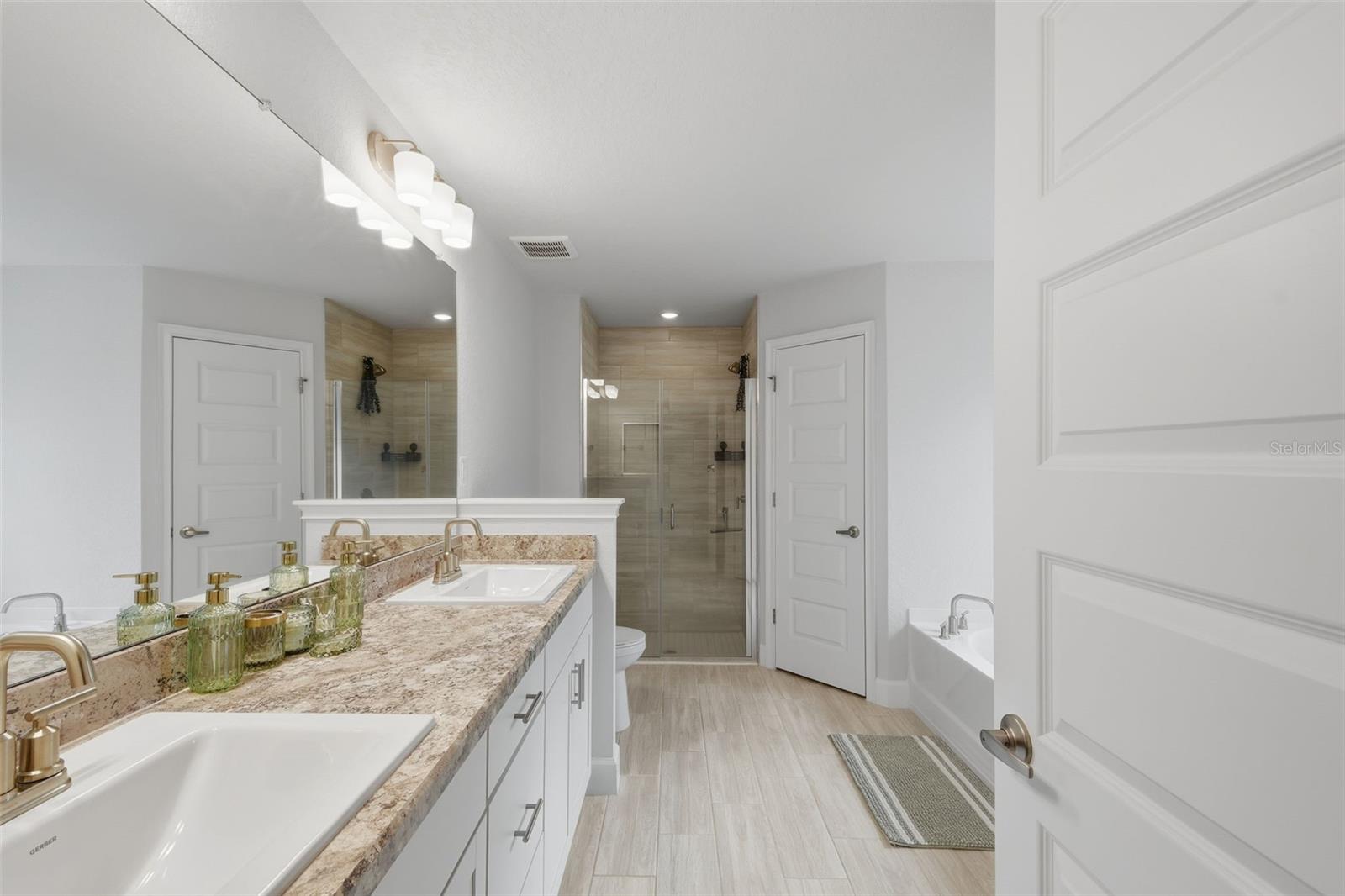 ROYAL HIGHLANDS - Residential