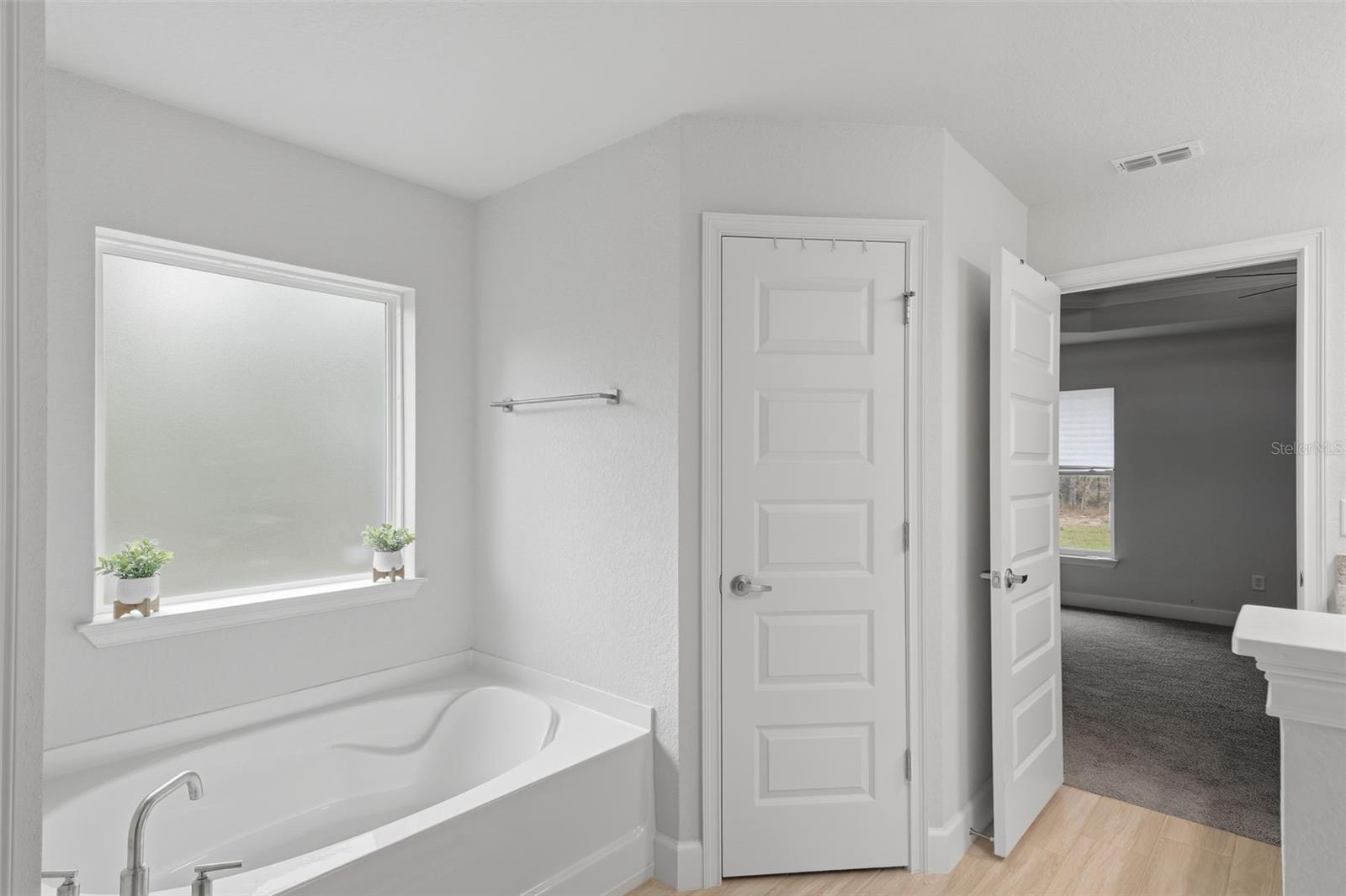 ROYAL HIGHLANDS - Residential