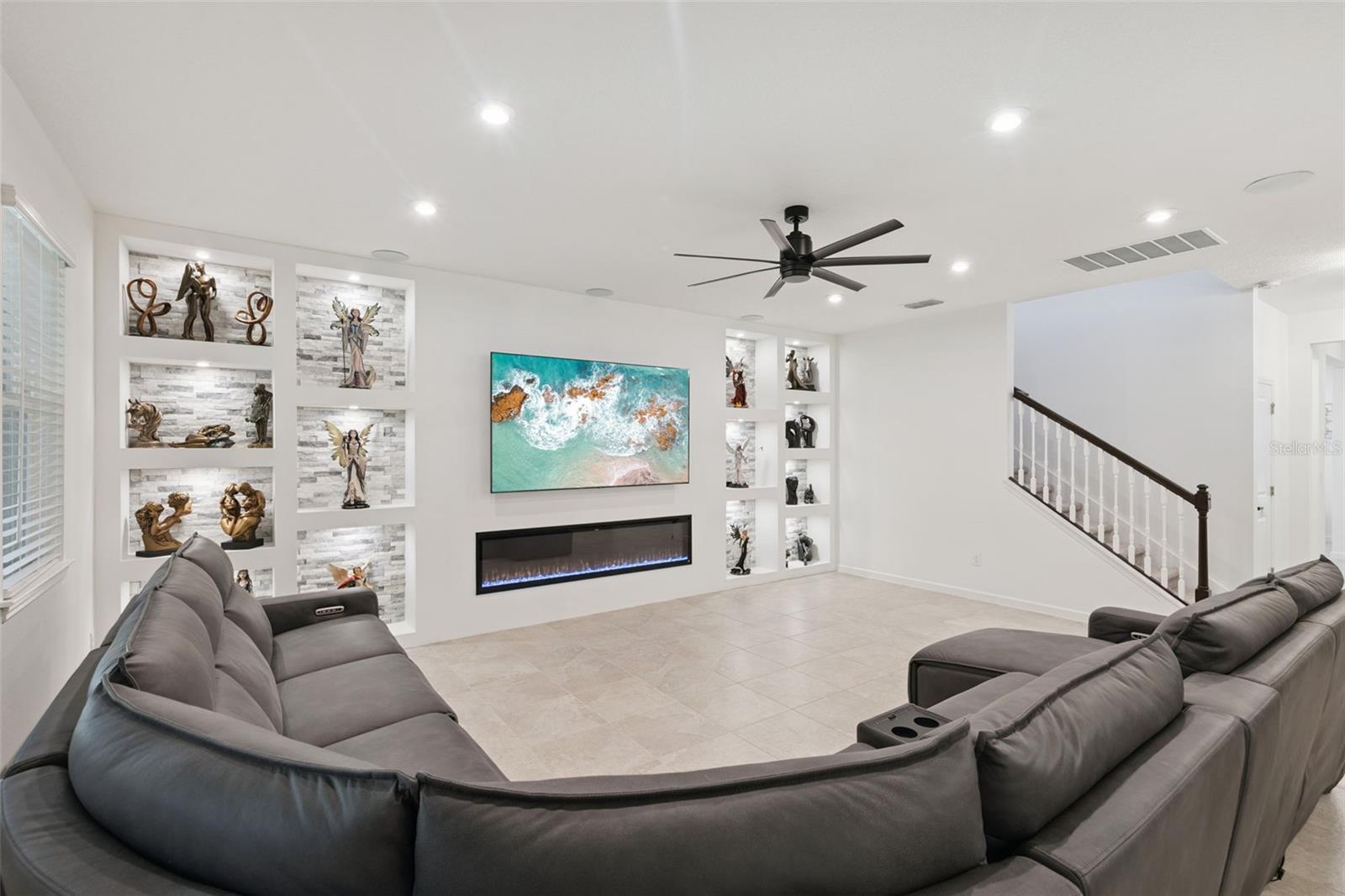 ADDISON LNDG - Residential