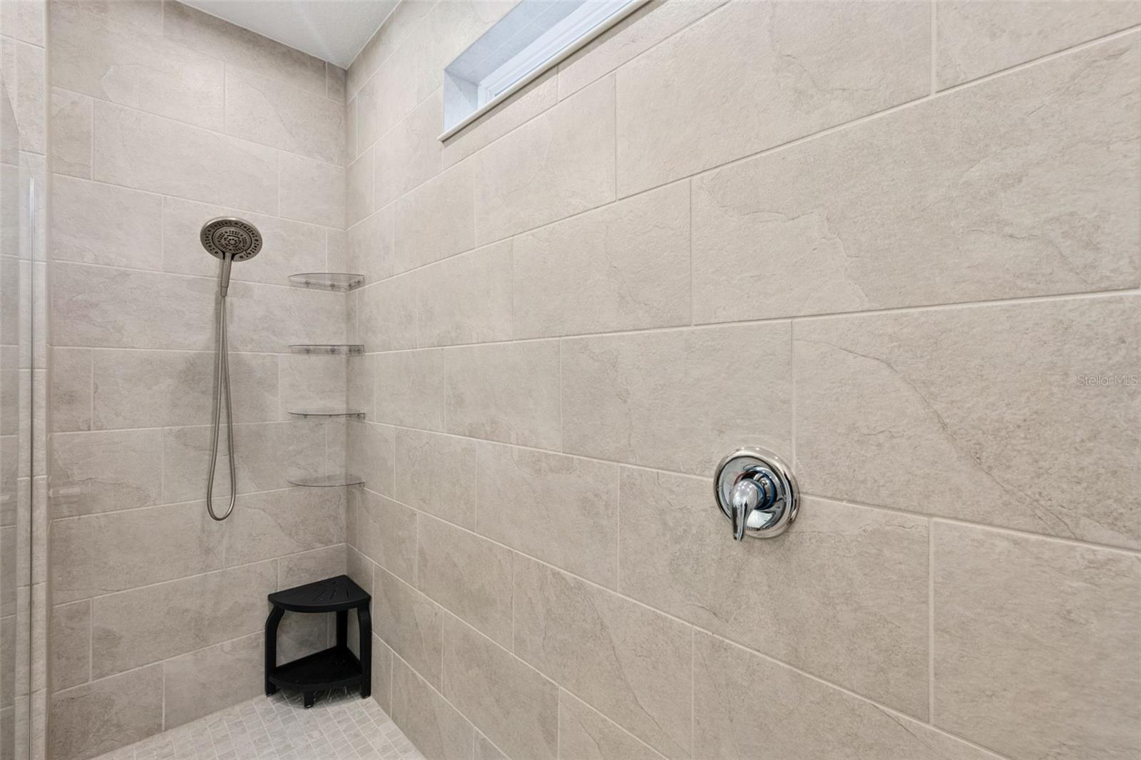 ADDISON LNDG - Residential