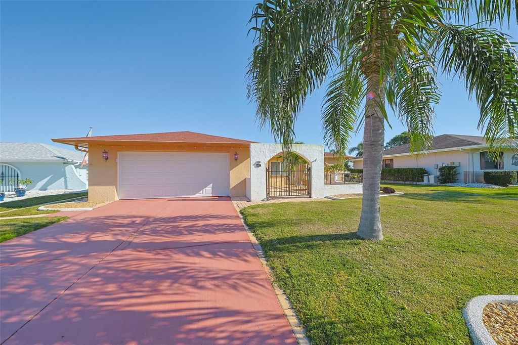 Photo of 627 Fort Duquesna Drive, Sun City Center, FL 33573 (MLS # TB8437590)