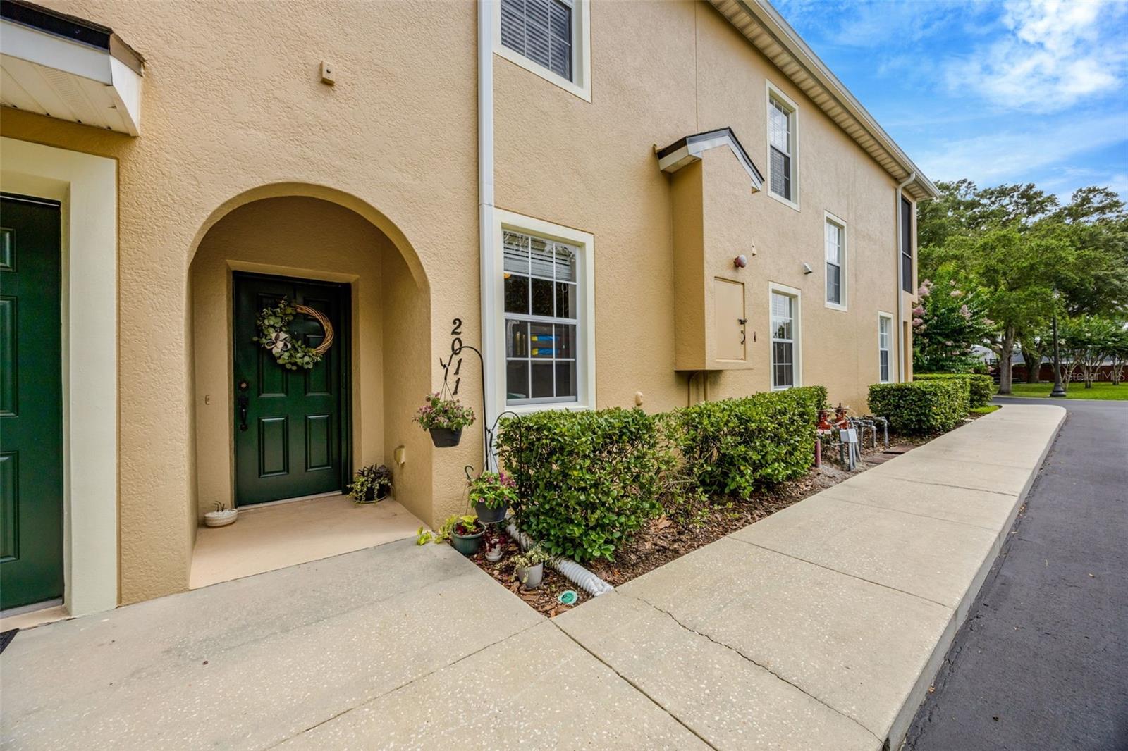 2011 CRESTDALE LANE