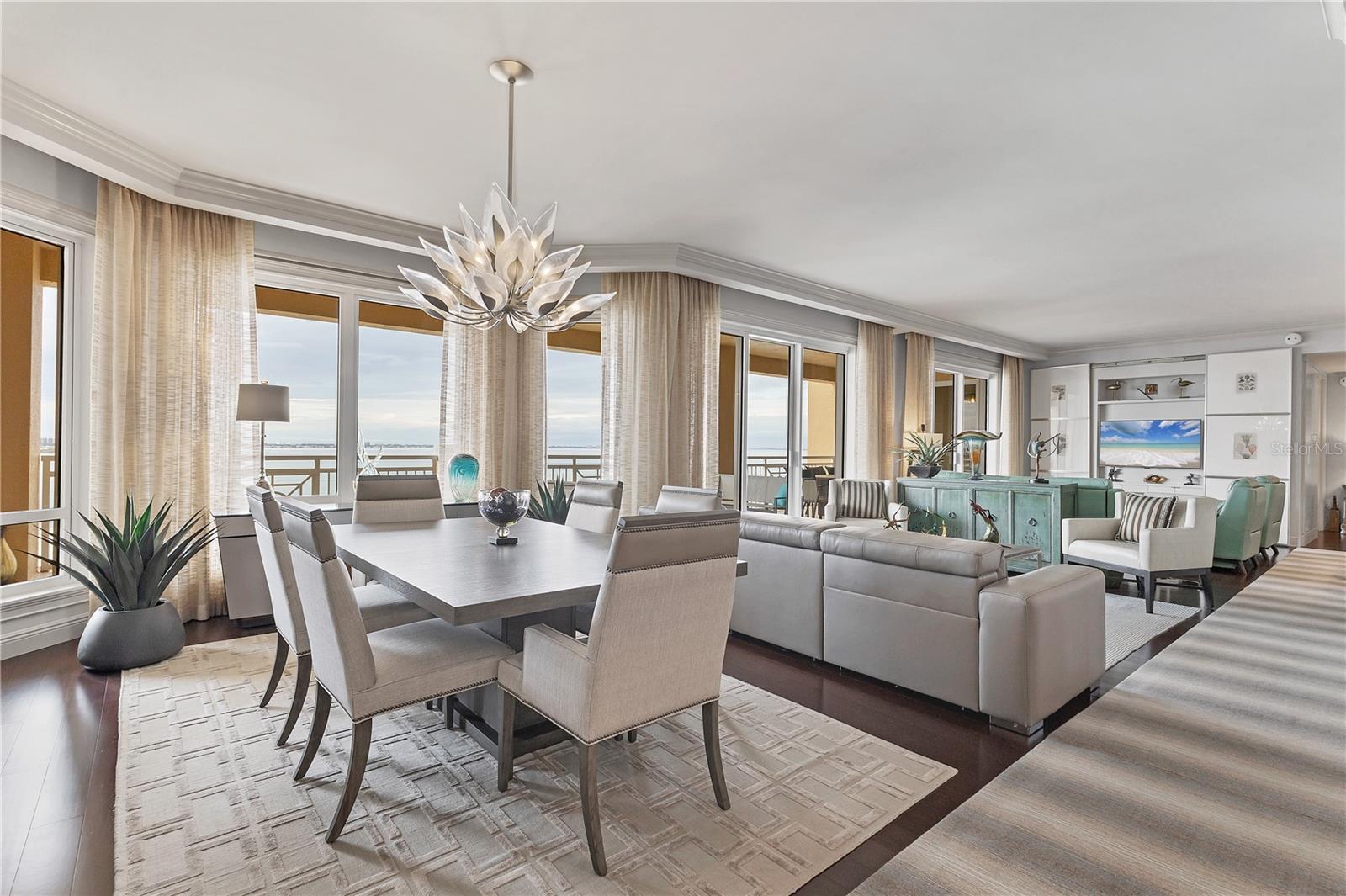 THE TOWER RESIDENCES - Residential