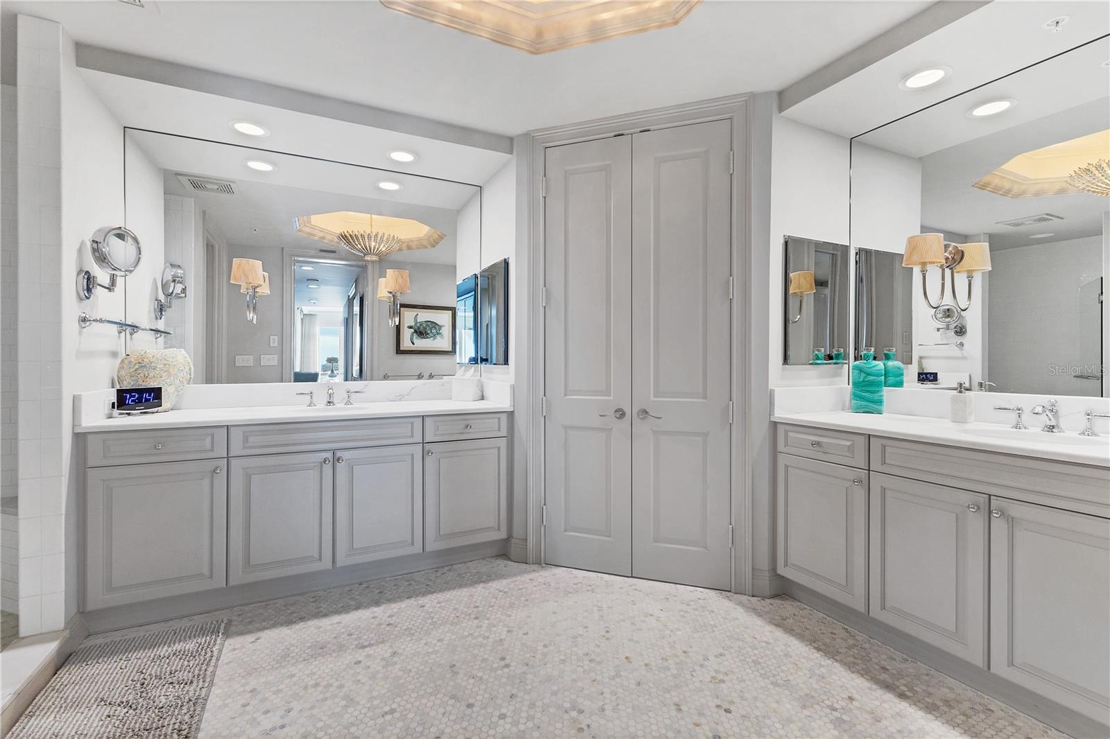 THE TOWER RESIDENCES - Residential