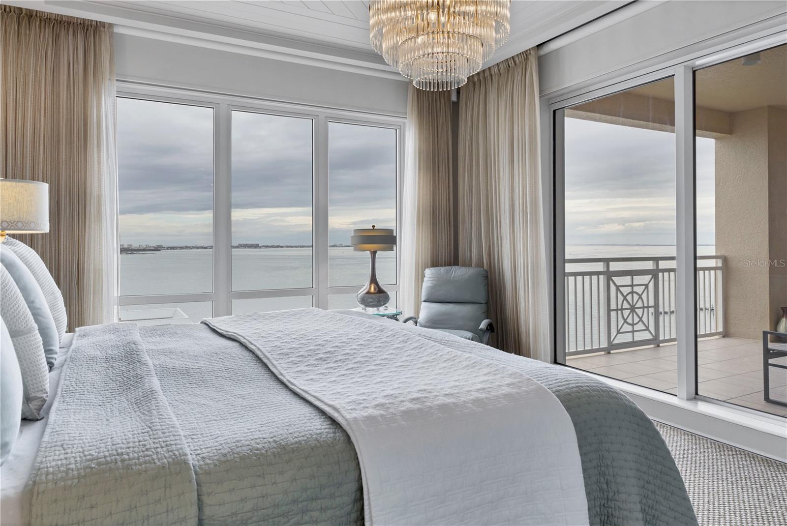 THE TOWER RESIDENCES - Residential