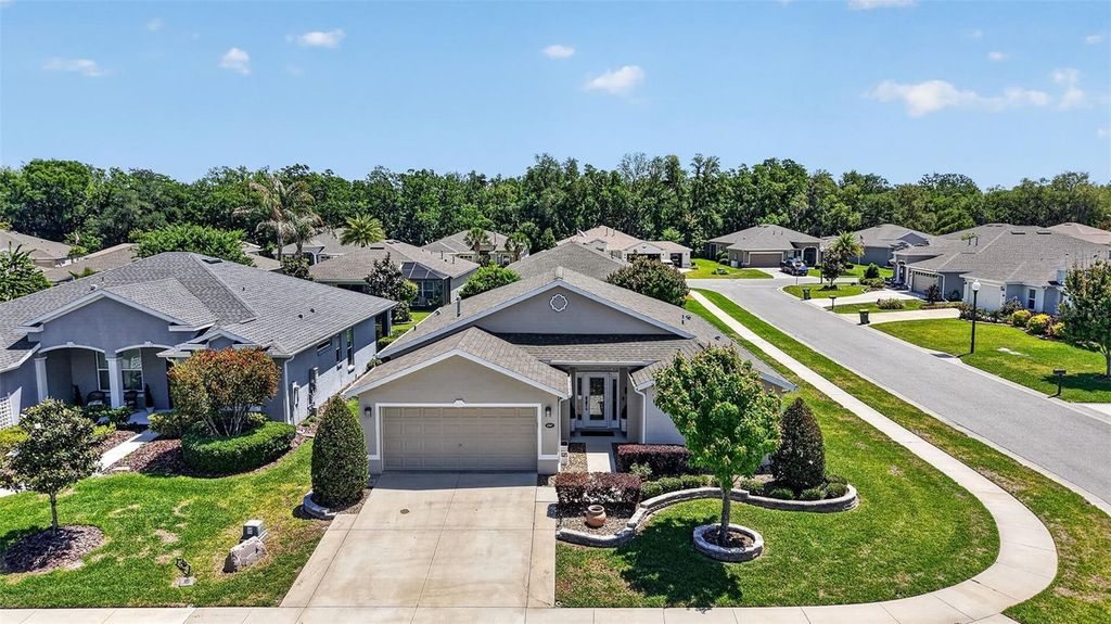 Photo of 4307 Bent Creek Lane, Leesburg, FL 34748 (MLS # G5111198)