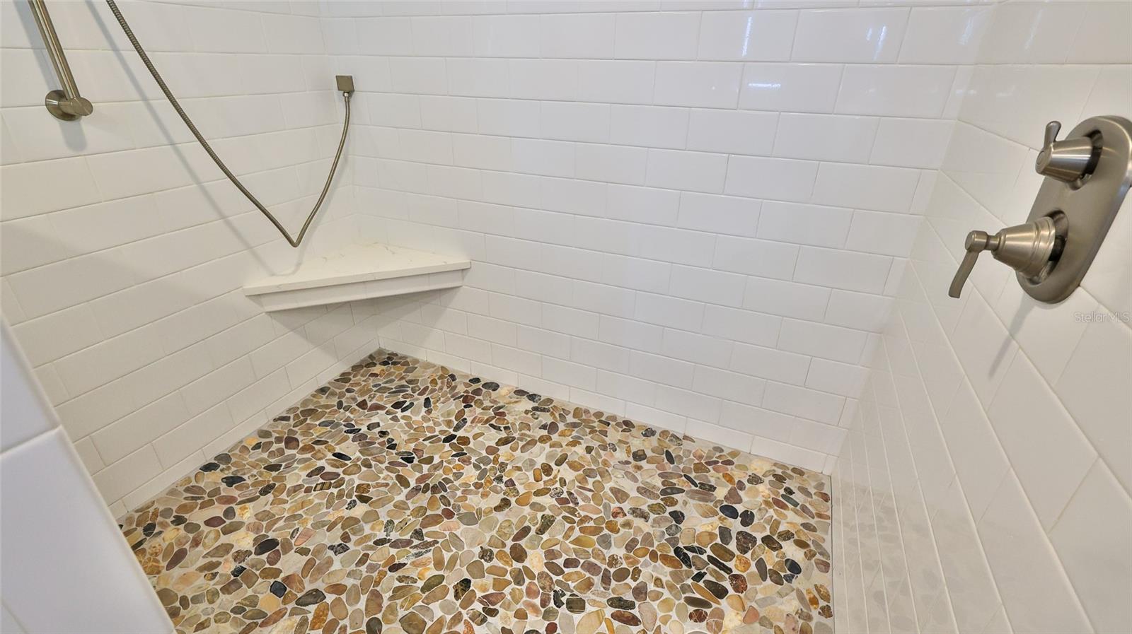 SEASCAPE TOWERS CONDO PH 01 - Residential