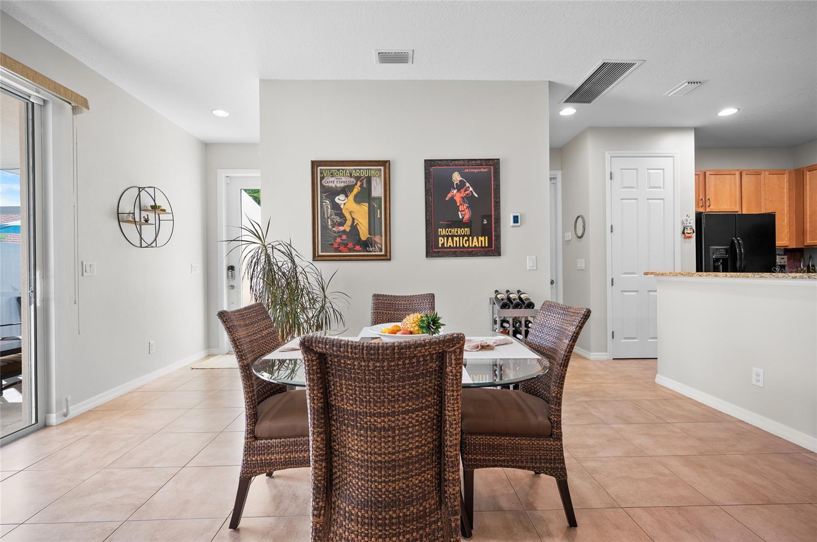 ARTISTS ENCLAVE - Residential