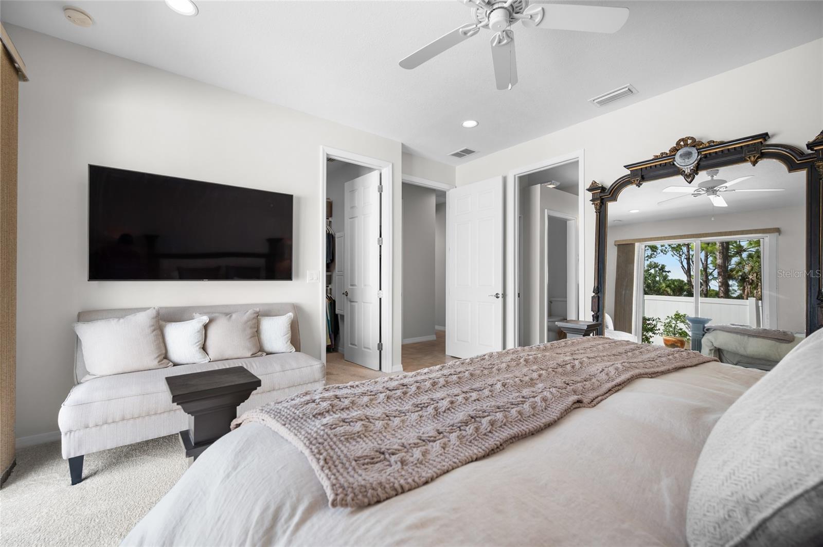 ARTISTS ENCLAVE - Residential