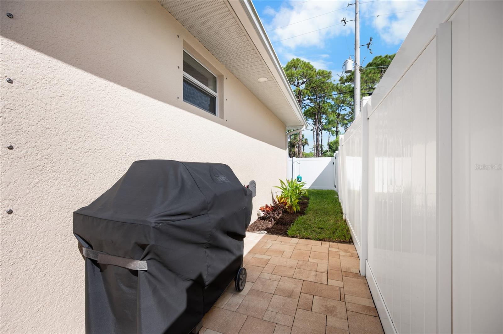 ARTISTS ENCLAVE - Residential