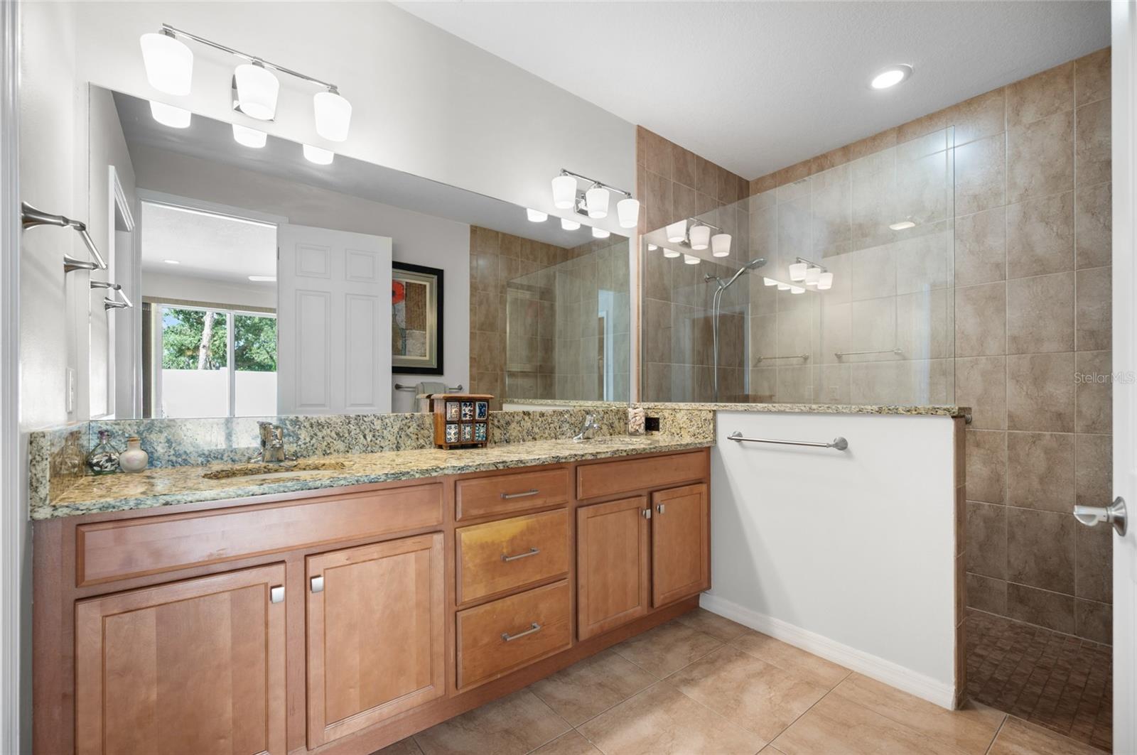 ARTISTS ENCLAVE - Residential
