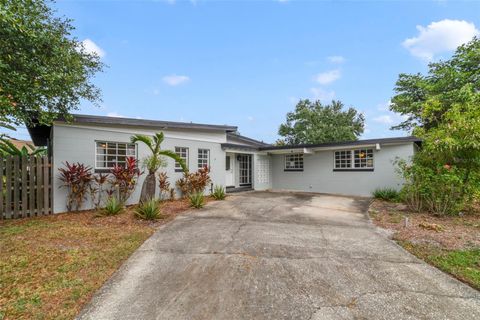 Photo of 6615 Beamer Way, Orlando, FL 32807 (MLS # O6367632)
