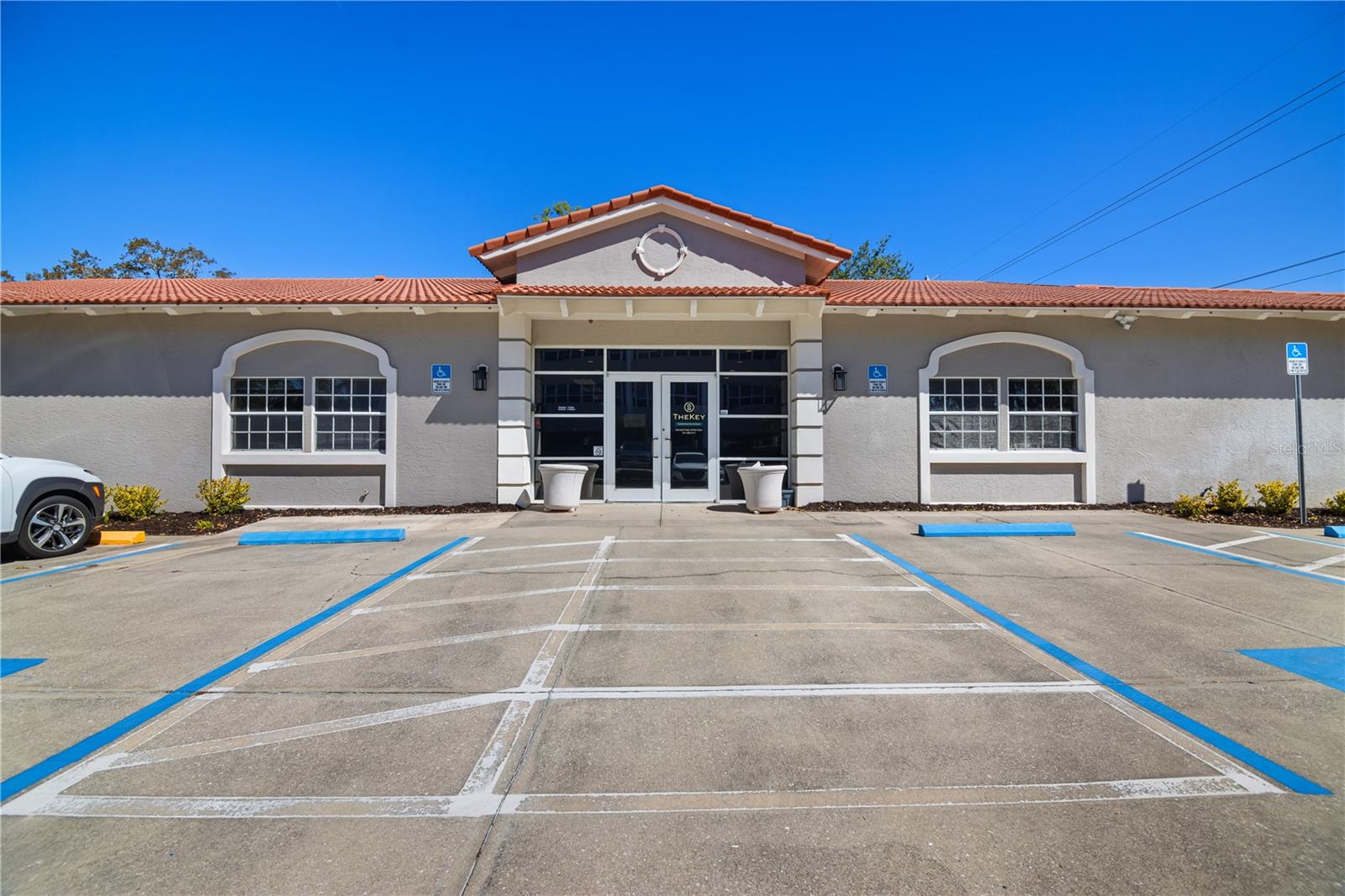 Excellent opportunity to sublease (NNN) FURNISHED OFFICE SPACE in a highly desirable location. This is a standalone building on Beneva Road in Sarasota with high visibility. Great space for any business in need of offices. Building includes a reception area and a conference room, along with 50 parking spaces. This may be subleased as 3700-8225 ft.² total, or by each side of the building plus a pro-rata share of the CAM. If additional sublease time is needed, a new lease may be considered.