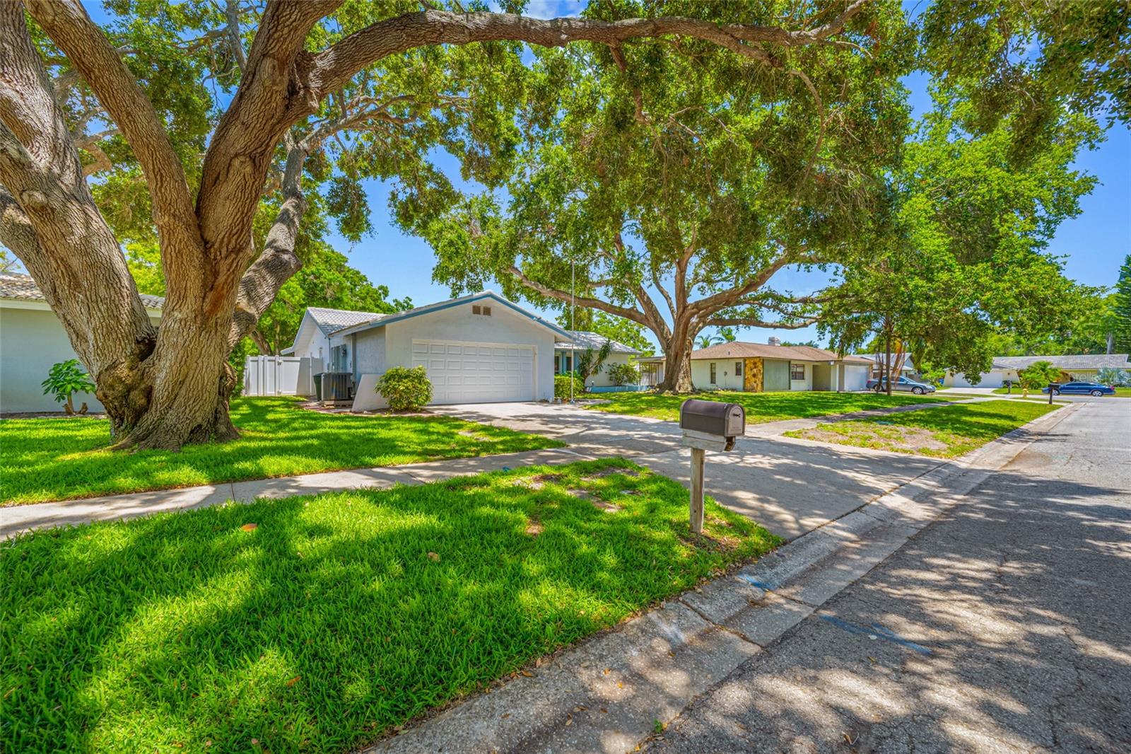 1211 STONY BROOK LANE