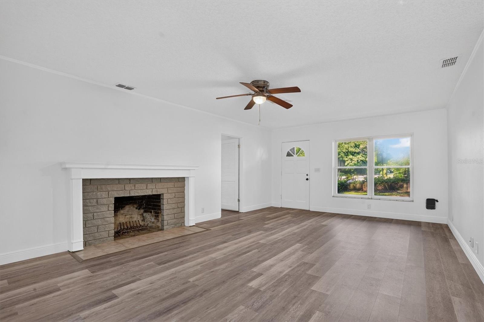 1202 ORANOLE ROAD