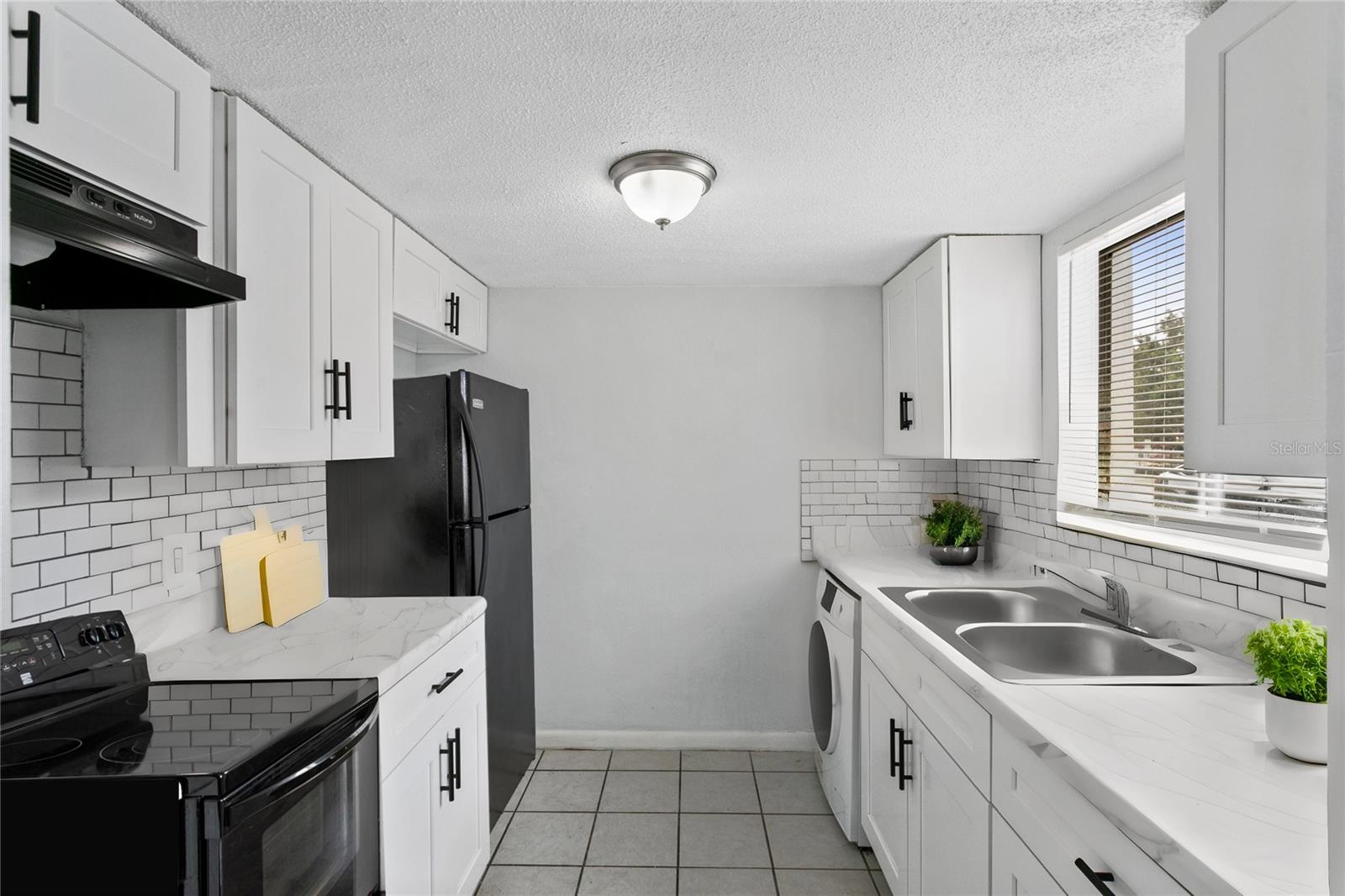 BLOUNT & WHITLEDGE SUB - Residential Lease