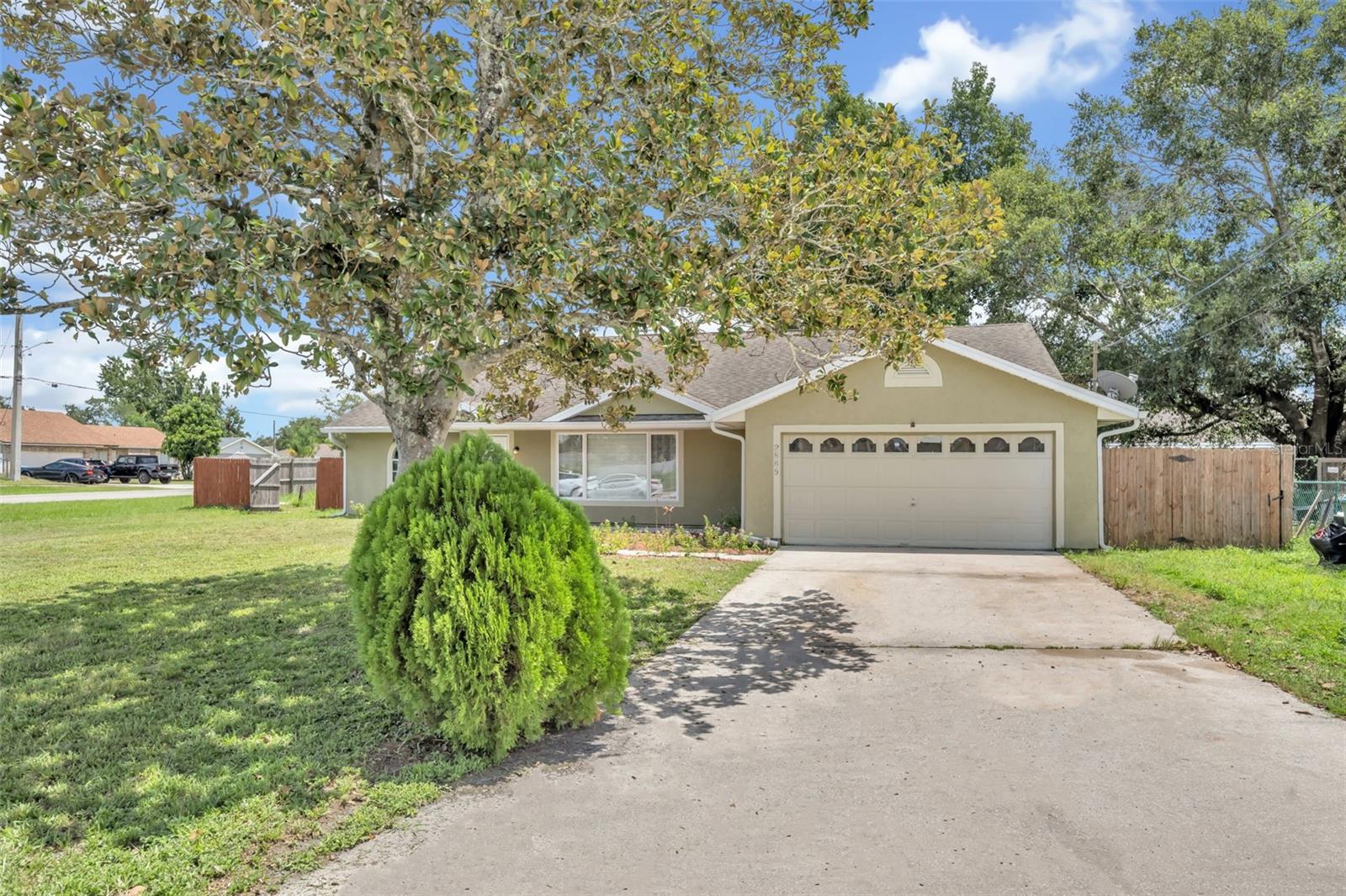 Charming 3-Bedroom Home in Deltona – Corner Lot, Pool, & Bonus Spaces!
Welcome to this beautiful 3-bedroom, 2-bath home situated on a spacious corner lot in Deltona. Designed with an open-concept layout, this home boasts a bright and inviting kitchen perfect for gatherings and everyday living.
Enjoy Florida living year-round in the screened-in room, ideal for relaxing with your morning coffee or entertaining friends. The garage has been converted into a fantastic game room complete with a mini-split unit for comfort, giving you extra space to play or unwind.
Step outside to your fully fenced backyard, featuring an above-ground pool — perfect for cooling off on sunny days.
Located in a prime spot, you’re just a short drive to the beach and Orlando’s attractions, with shopping, dining, and schools nearby.