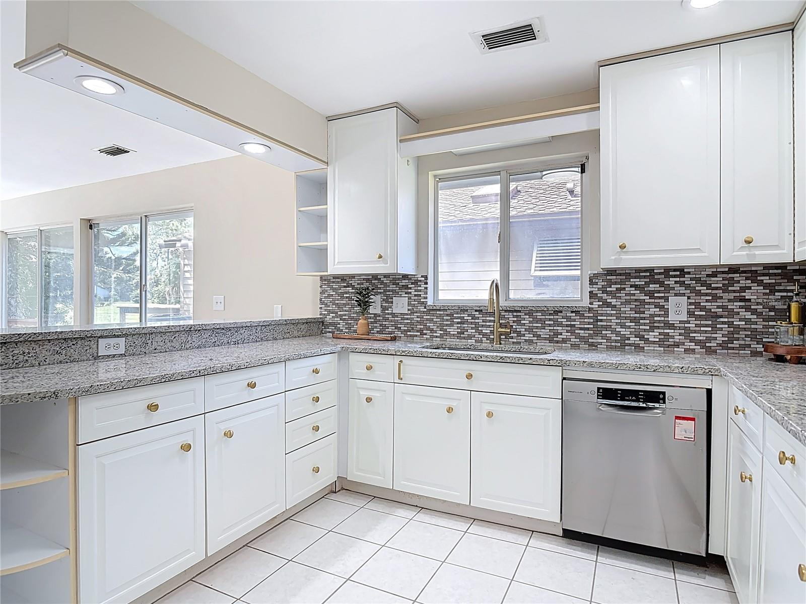 PELICAN BAY PH 04 UNIT 02 - Residential Lease