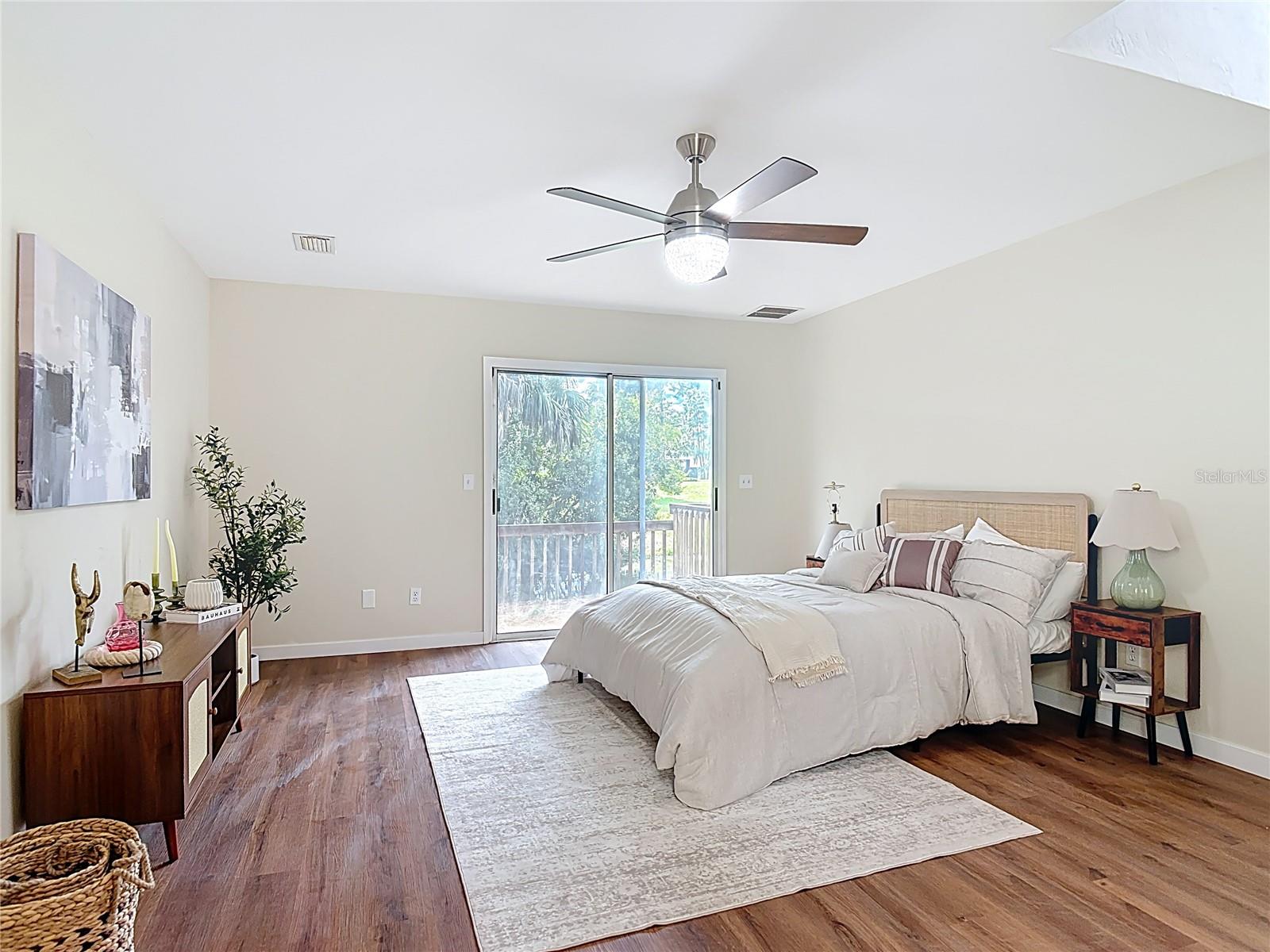 PELICAN BAY PH 04 UNIT 02 - Residential Lease