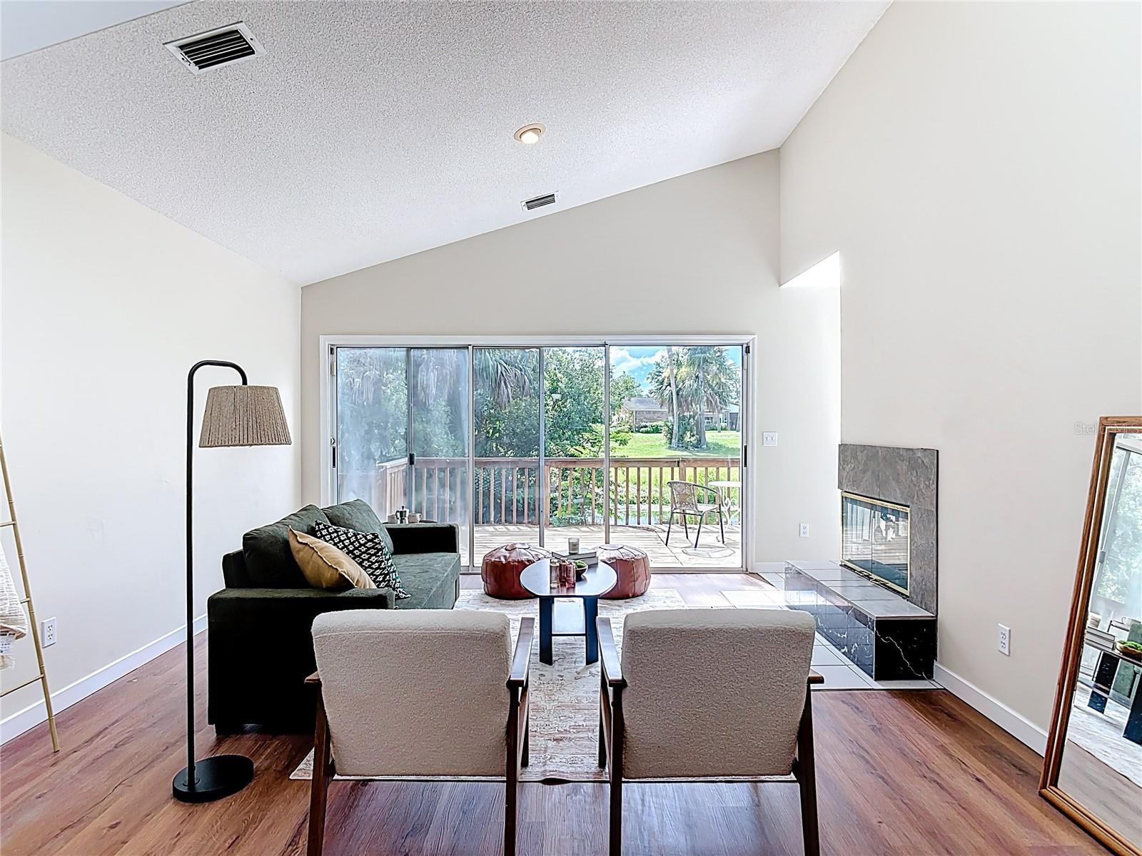 PELICAN BAY PH 04 UNIT 02 - Residential Lease