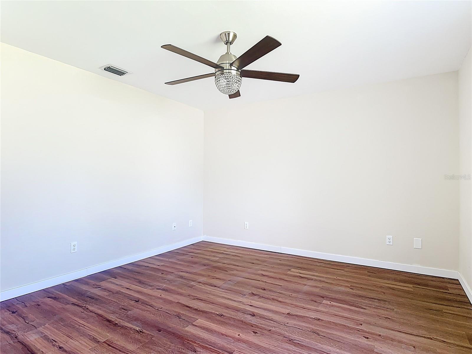 PELICAN BAY PH 04 UNIT 02 - Residential Lease