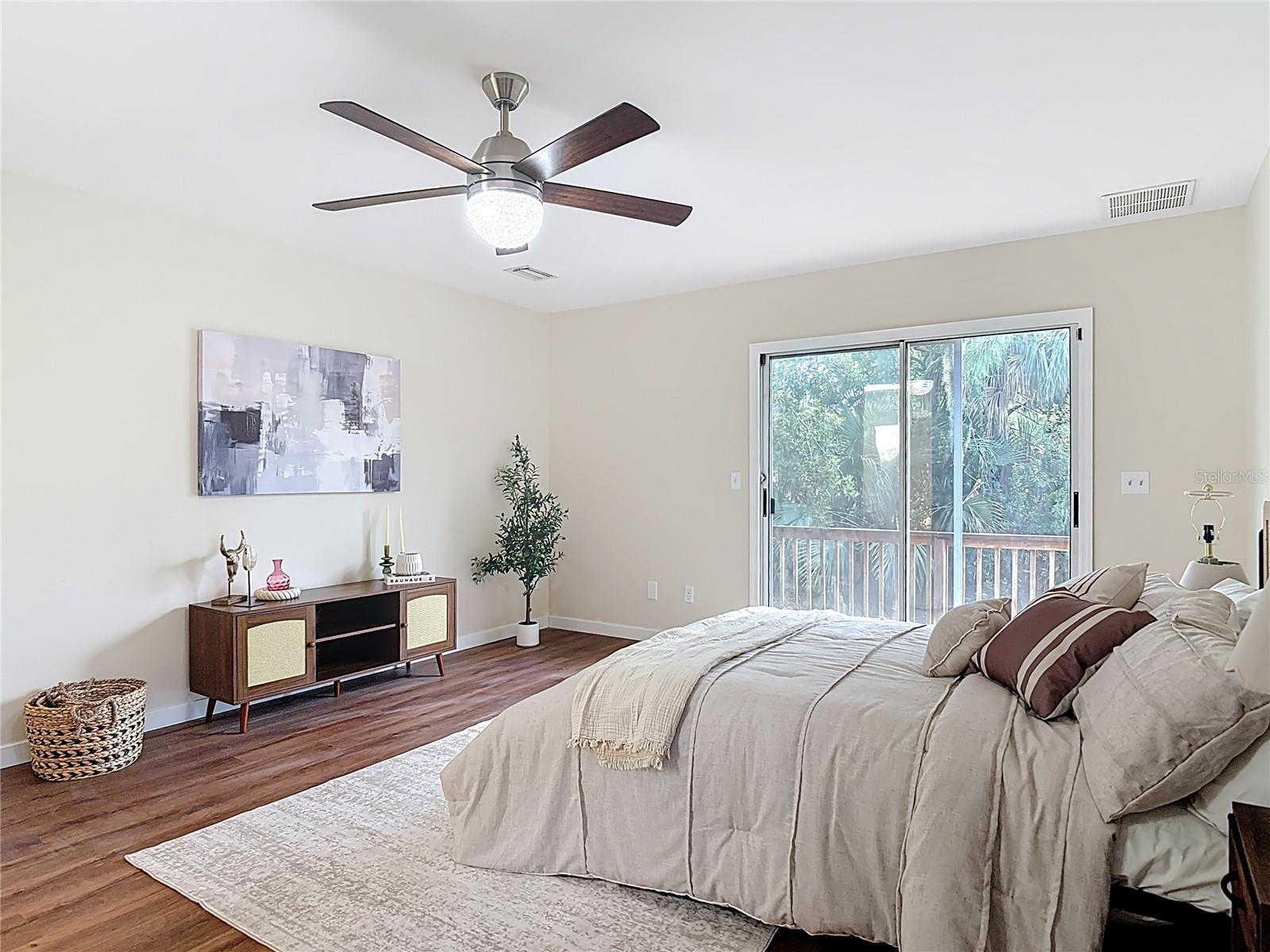 PELICAN BAY PH 04 UNIT 02 - Residential Lease