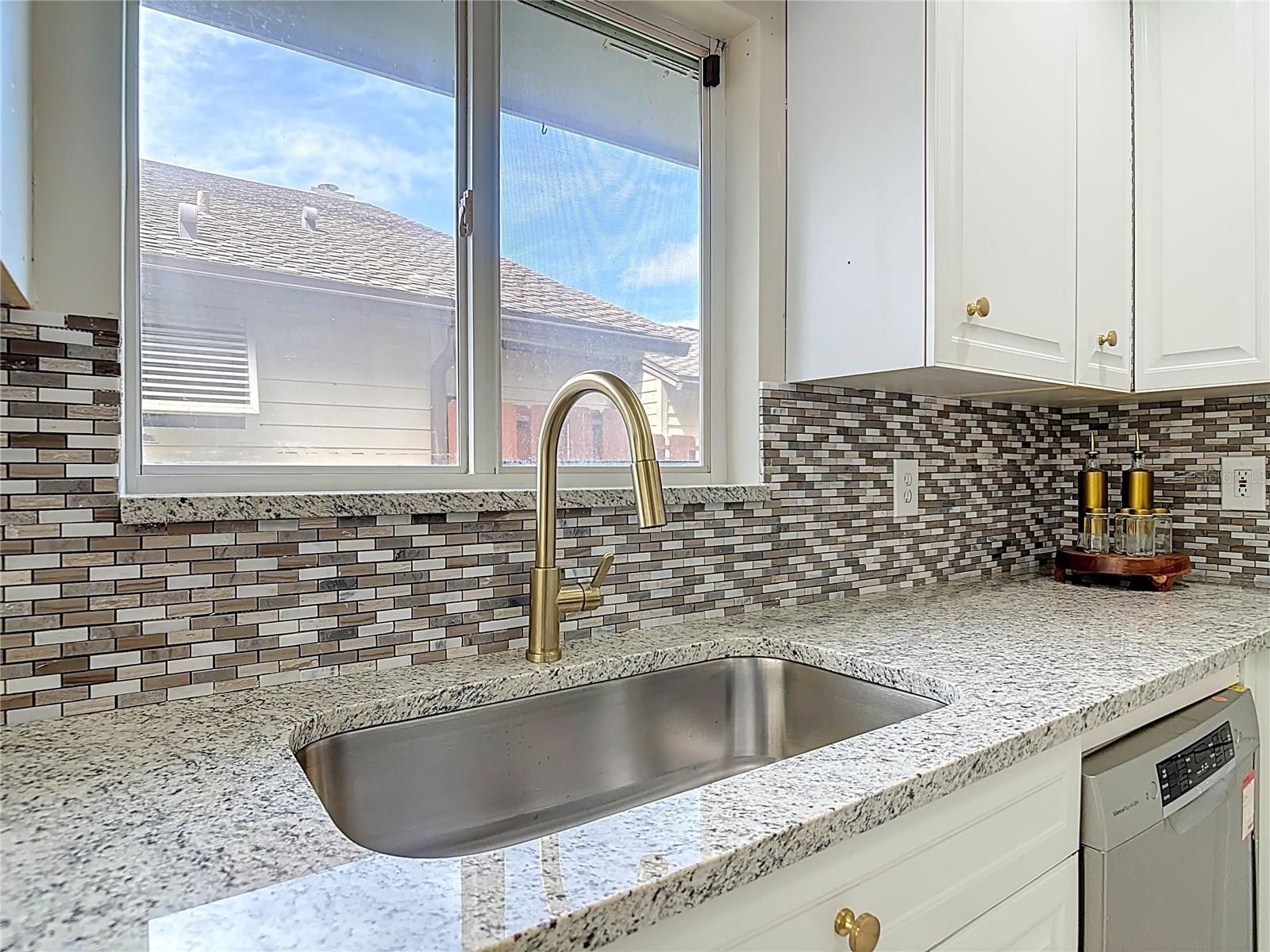 PELICAN BAY PH 04 UNIT 02 - Residential Lease