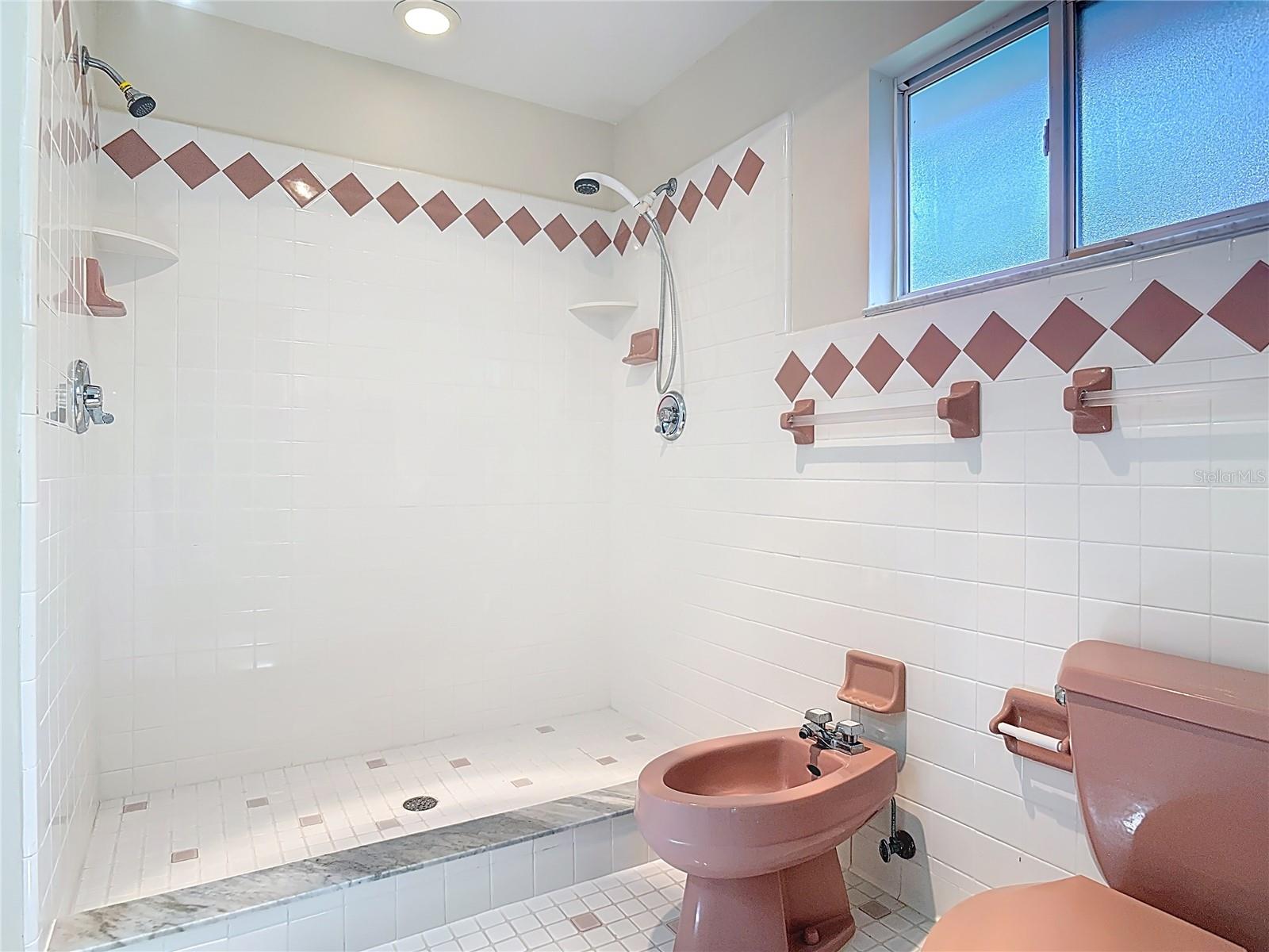 PELICAN BAY PH 04 UNIT 02 - Residential Lease