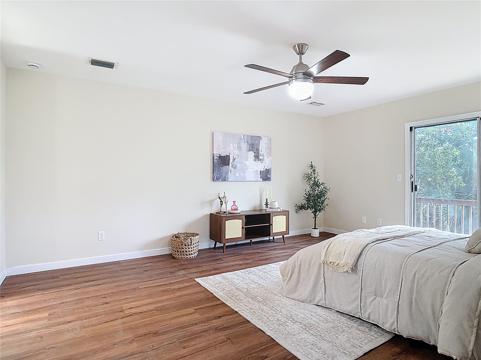 PELICAN BAY PH 04 UNIT 02 - Residential Lease