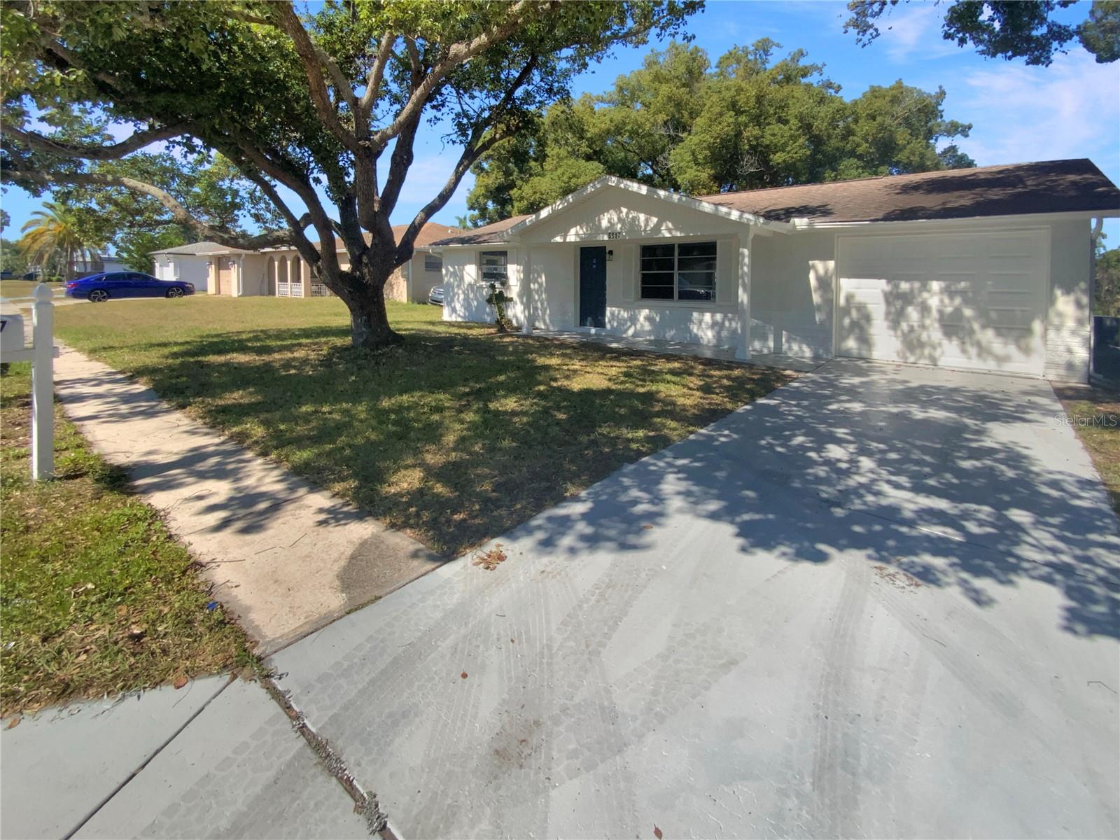 LA VILLA GARDENS - Residential