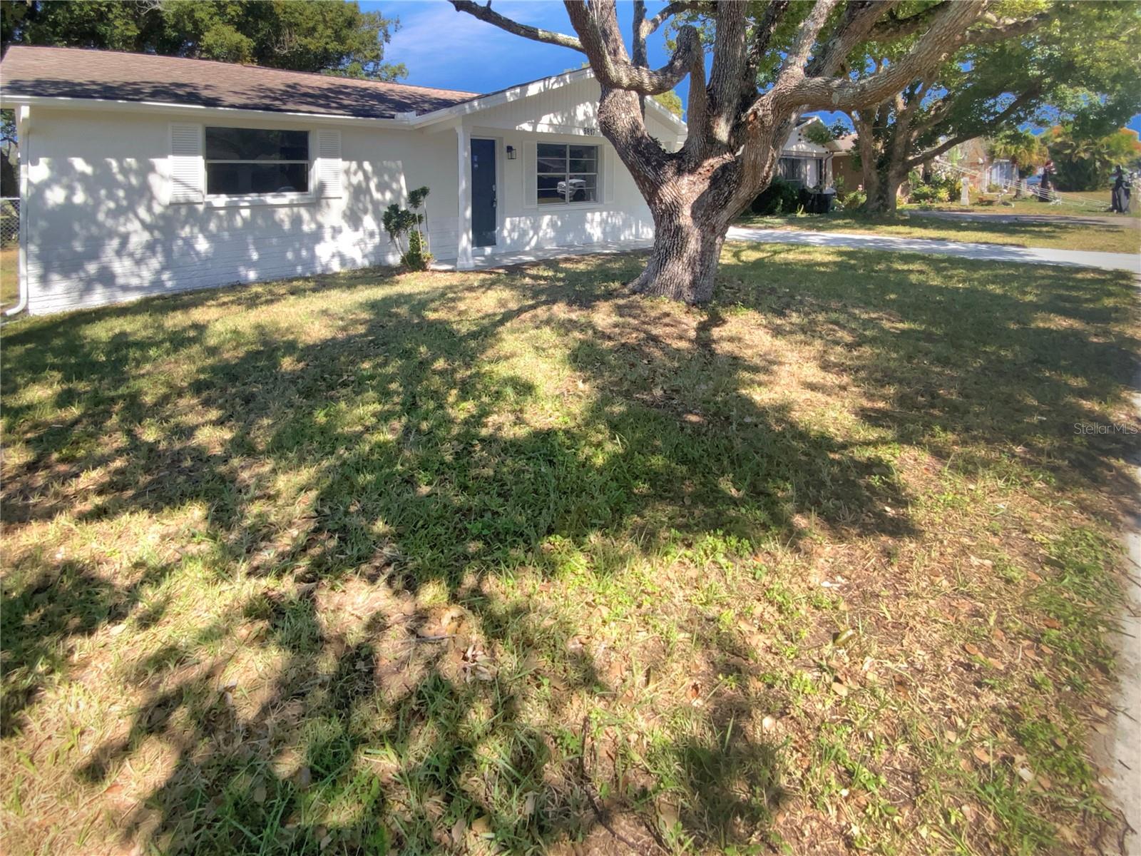 LA VILLA GARDENS - Residential