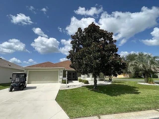 This beautifully and tastefully decorated Rental Home is located in the Villages of Sunset Point in a corner lot. This rental home comes with high ceilings, tile floors except for the master and guest bedrooms, The master suite has high ceilings, hardwood floors, a king bed, a large walk-in closet, his and hers sinks, granite counter top , and a walk-in tiled shower. The guest bedroom has a queen bed, carpet floors, a bay window, a dresser, two chairs, and a spacious closet. The kitchen is very spacious, has lots of cabinetry space, granite counter tops, double sink, stainless steel appliances, a gas stove, and a breakfast area with a table and four chairs where you can joy your meals or an aromatic and delicious coffee. The Florida Room is the perfect place to enjoy reading. This property is located 1.9 miles from Lake Sumter landing, 5.1 miles from Spanish Springs Town Square, 5.5 miles from Brownwood Paddock Square, 0.8 miles from Lake Miona Recreation Center.
GENERAL RENTAL POLICIES Rent includes pest control, lawn service, monthly amenities , and the irrigation. The tenants are responsible for electric, trash, sewer, water, cable, internet, and any other desired services. Tenants receive 2 temporary Village ID cards allowing use of Villages rec centers, pools, activities and golf. Guest passes are available through The Villages. Security deposit is refundable pending the final inspection and return of all keys, garage door openers, gate passes, and final payment of utilities. A Cleaning fee will be charged if the house is left in unsatisfactory condition. Renter’s insurance is recommended. Renters must consent to credit and background check. Absolutely NO SMOKING