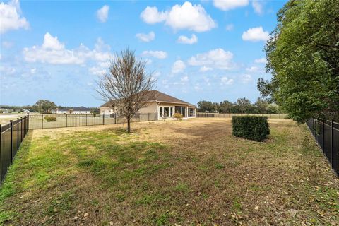 Tiny photo for 2404 SE 79th Street, Ocala, FL 34480 (MLS # OM719404)
