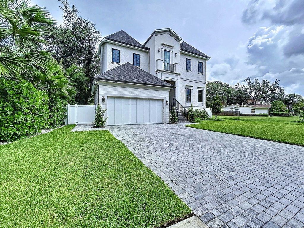 Photo of 5011 W Dickens Avenue, Tampa, FL 33629 (MLS # TB8425784)