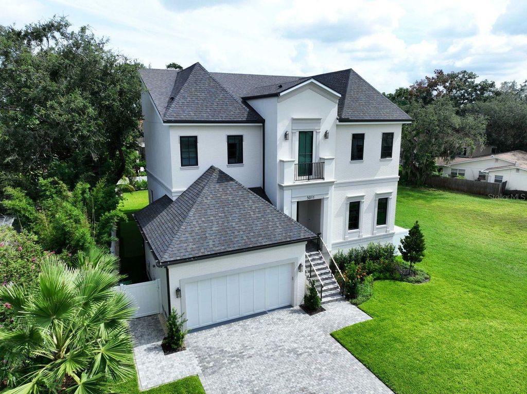 Photo of 5011 W Dickens Avenue, Tampa, FL 33629 (MLS # TB8425784)