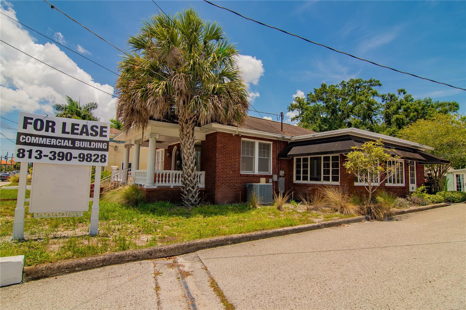 2300SF building available for commercial lease. Excellent location!