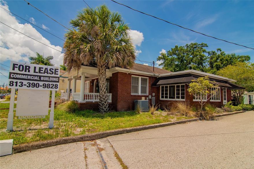 2300SF building available for commercial lease. Excellent location!