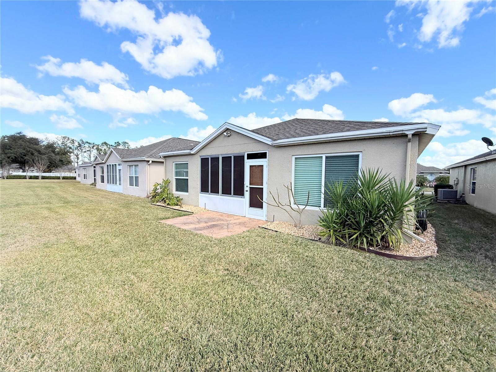 LEXINGTON OAKS VILLAGE 25 26 - Residential Lease